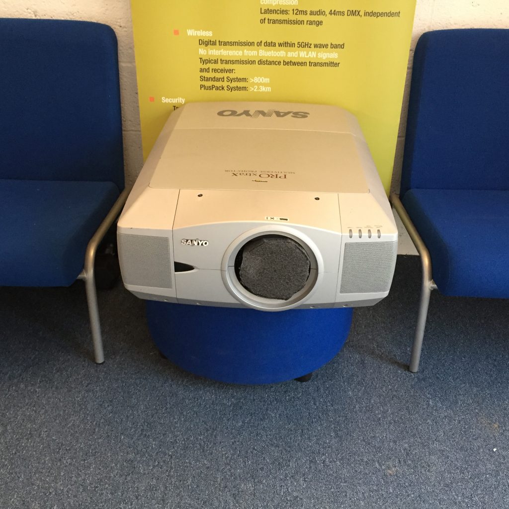 sanyo-plc-xf45-projector-02