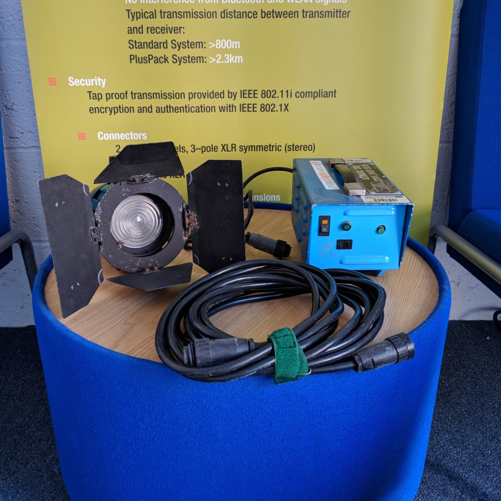 LTM Alimarc 200w Fresnel w/ Flight case