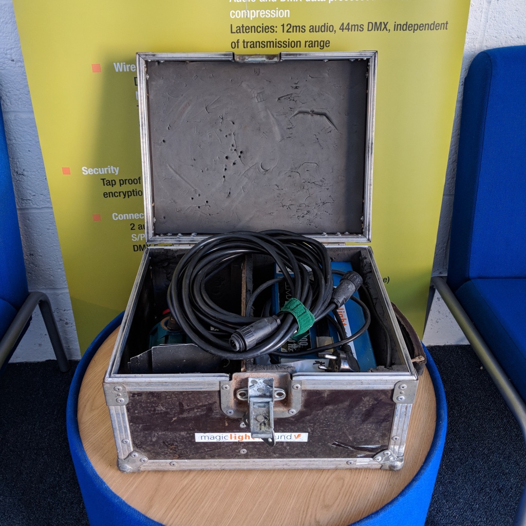 LTM Alimarc 200w Fresnel w/ Flight case