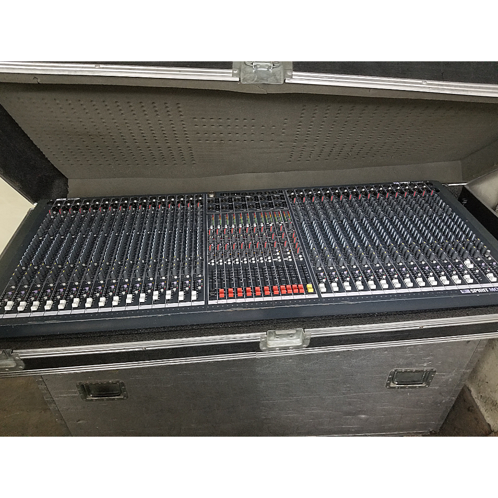 Soundcraft Spirit 32 ch