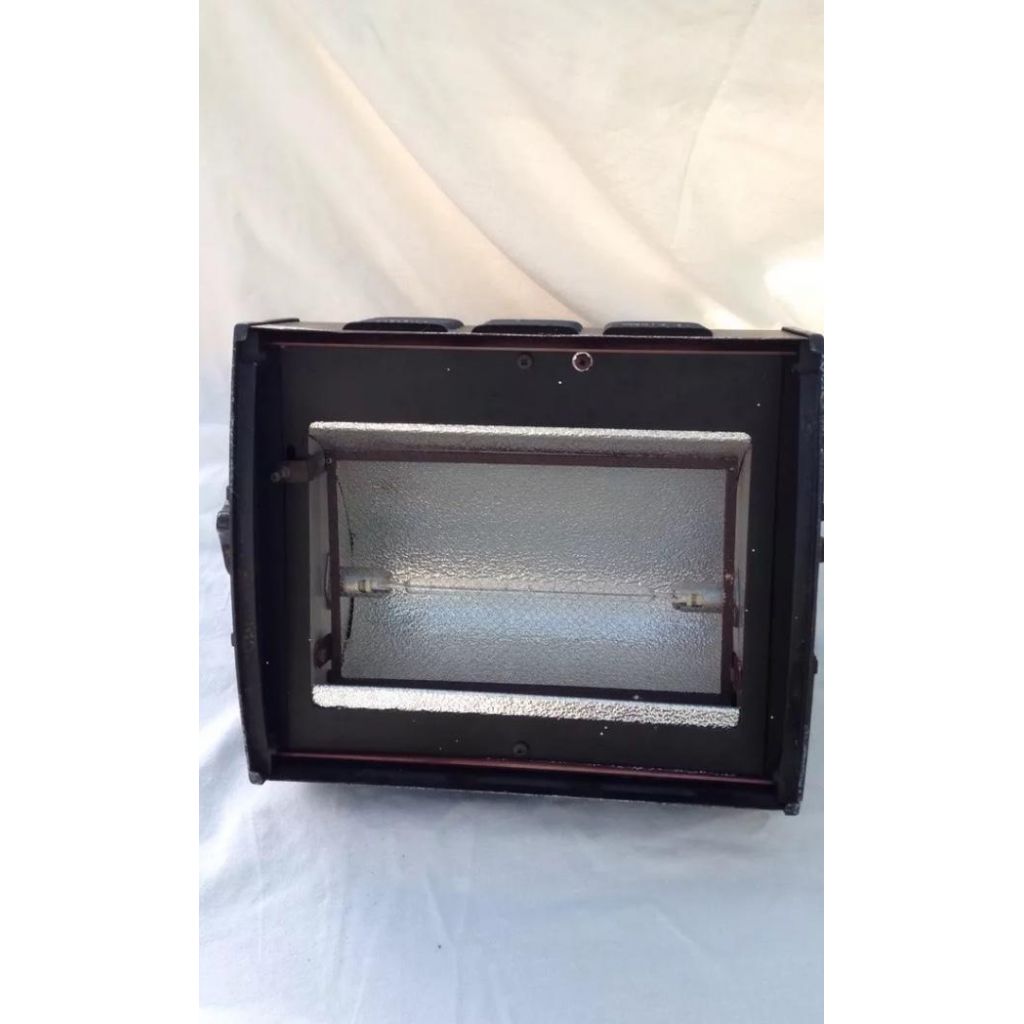 Strand Coda symmetrical flood light