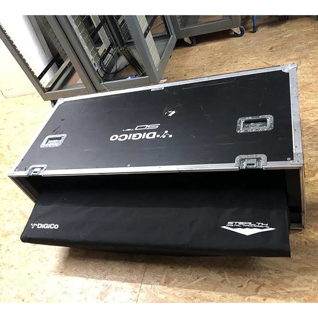 DiGiCo SD10T Digital Mixing Console Package (1)
