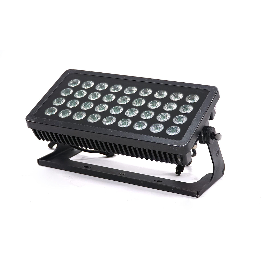 URC Citywash 300 LED Wash RGBW, 18° Lighting Fixture
