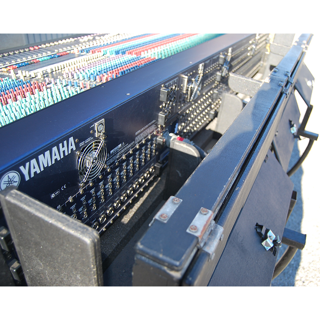 Yamaha PM5000 56CH with double power supply