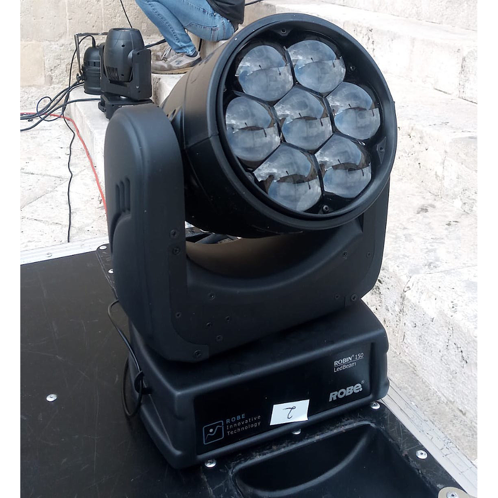 Robe Robin 150 LED Beam Package
