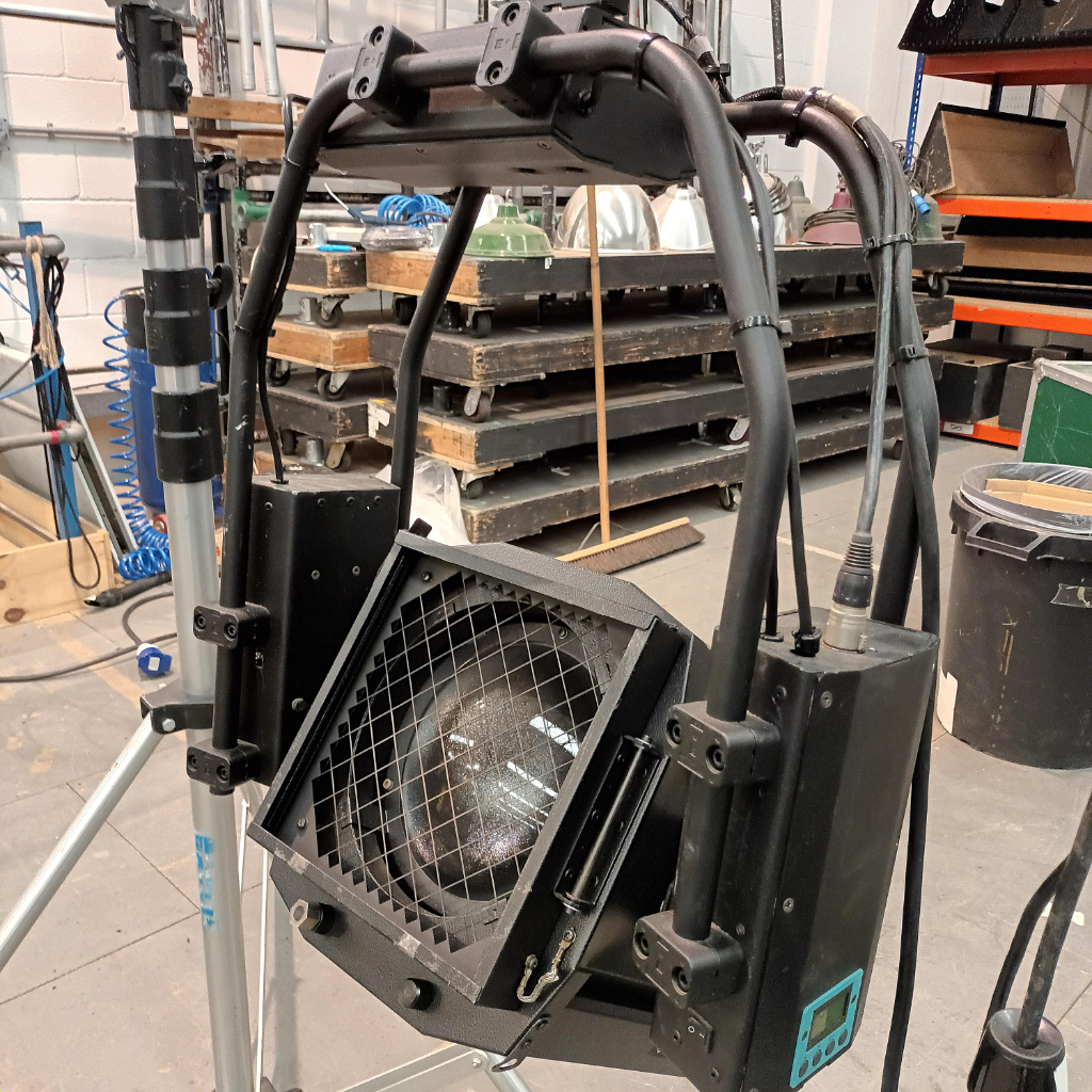 Licht Technik MB-R/B-008-11 Auto Yoke and Robert Juliat 2kw PC Package
