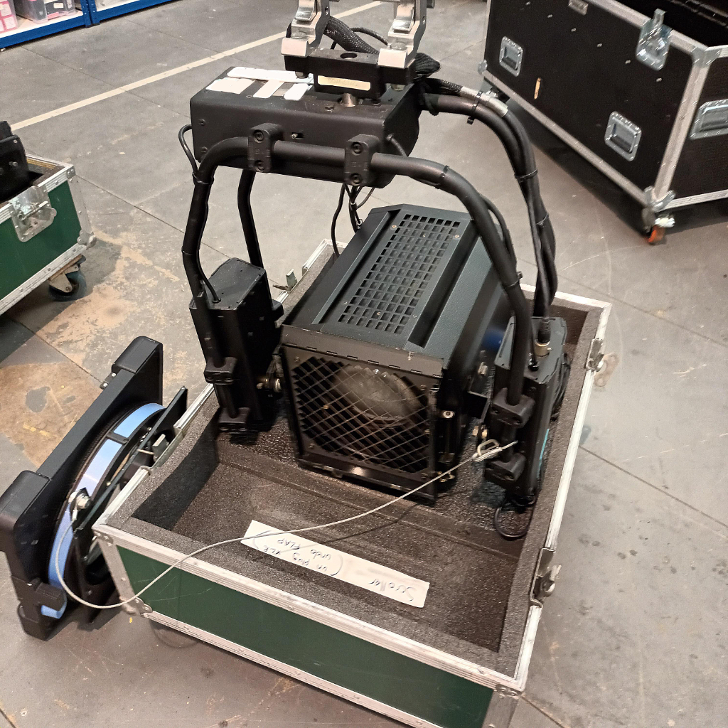 Licht Technik MB-R/B-008-11 Auto Yoke and Robert Juliat 2kw PC Package