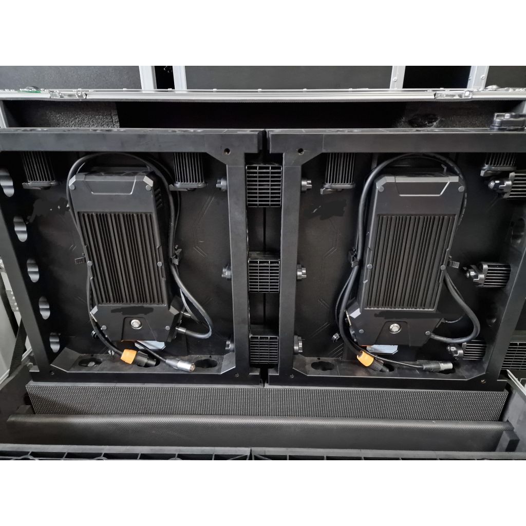YES TECH MG7S 3.9 Outdoor LED panels