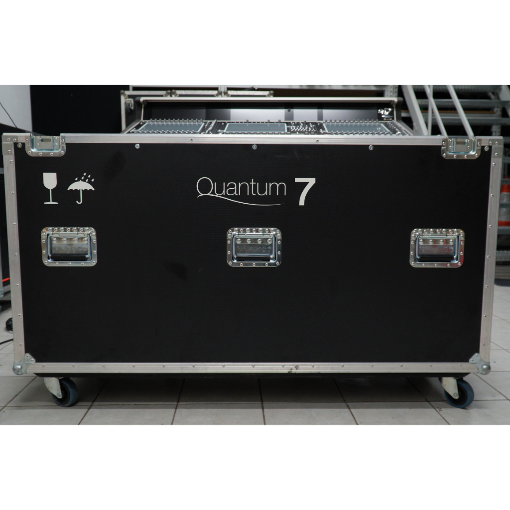 DiGiCo Quantum 7 (Surface with dual engine, w/HMA)