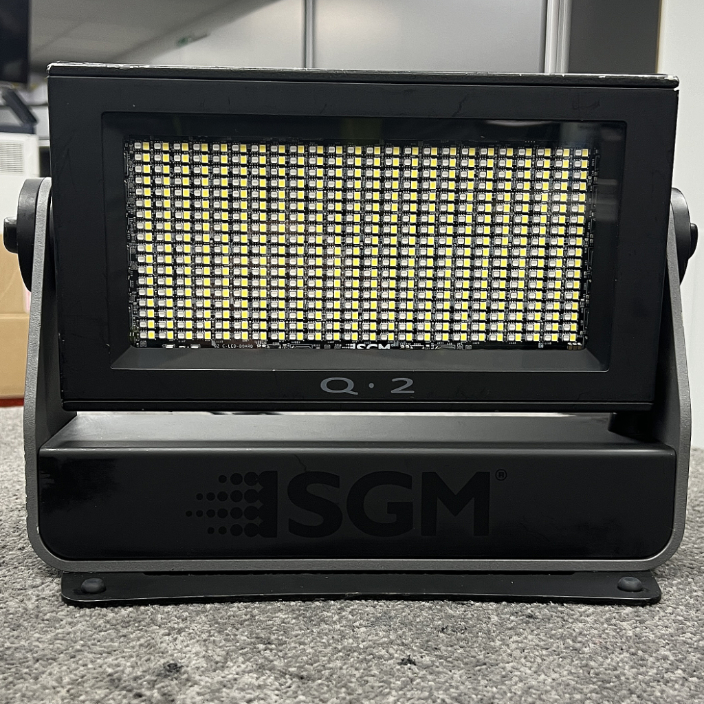SGM Q-2 RGBW LED flood blind strobe Lighting Fixture