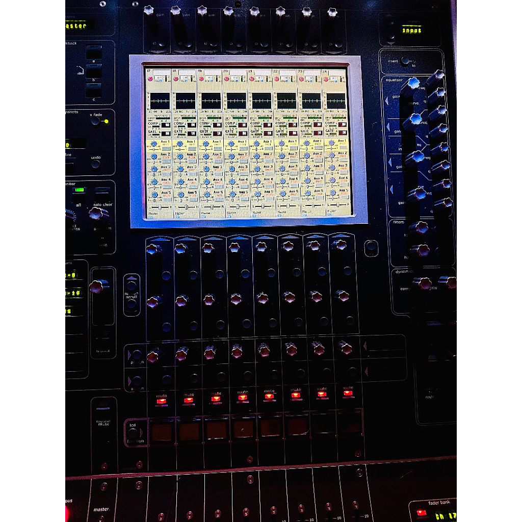 DiGiCo D5T Mixing Console