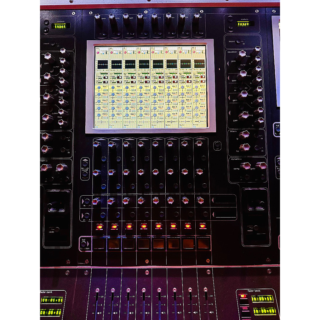 DiGiCo D5T Mixing Console