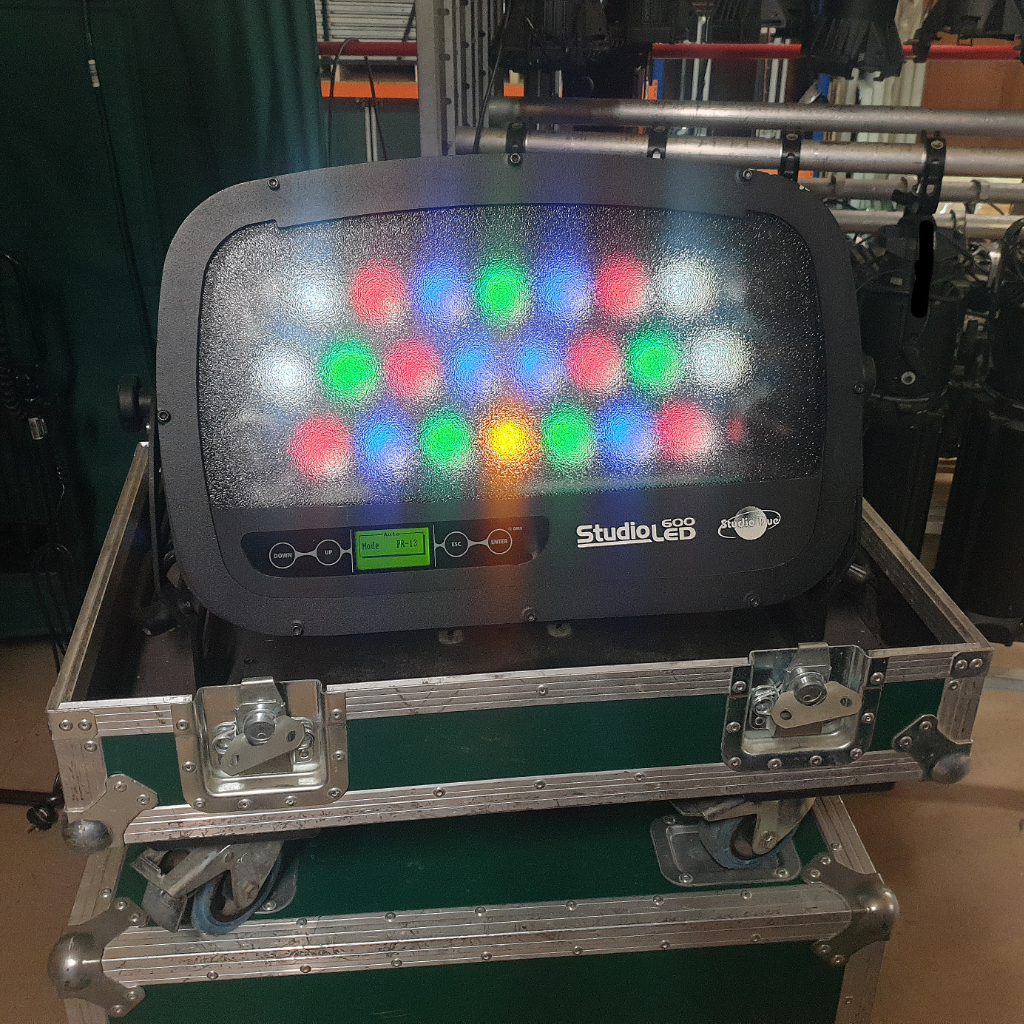 Studio Due LED600 Lighting Fixture Package