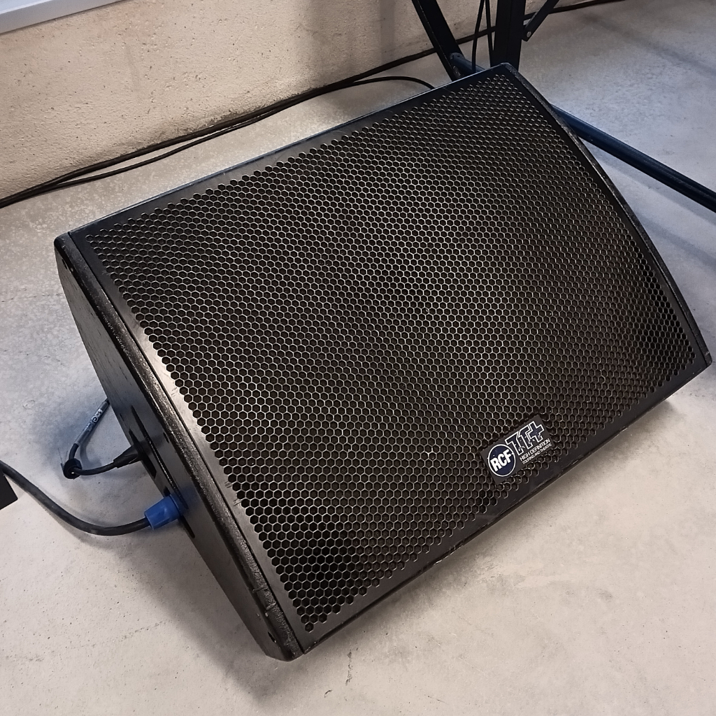 RCF TT25-SMA Stage Monitor