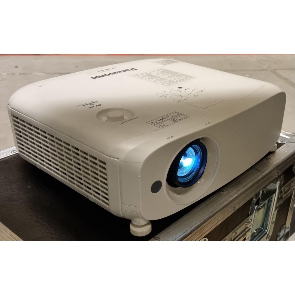 Panasonic PT-VZ570 1LCD 5.000 lumen projector