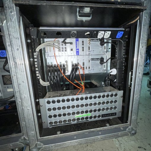 Soundcraft VI600 with Local rack and Stage rack
