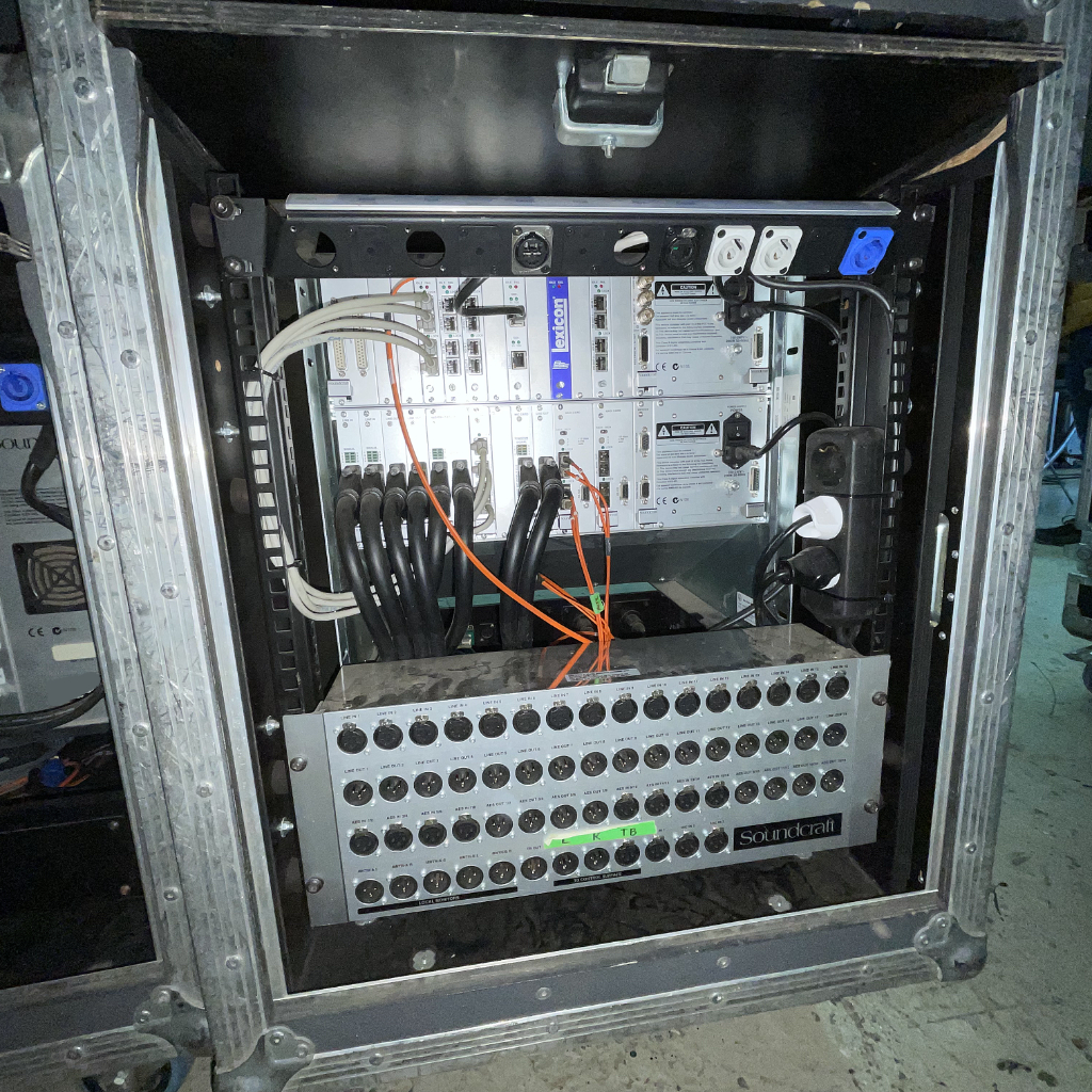 Soundcraft VI600 with Local rack and Stage rack