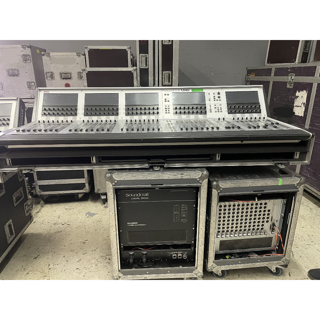 Soundcraft VI600 Audio Mixers with Local rack and Stage rack