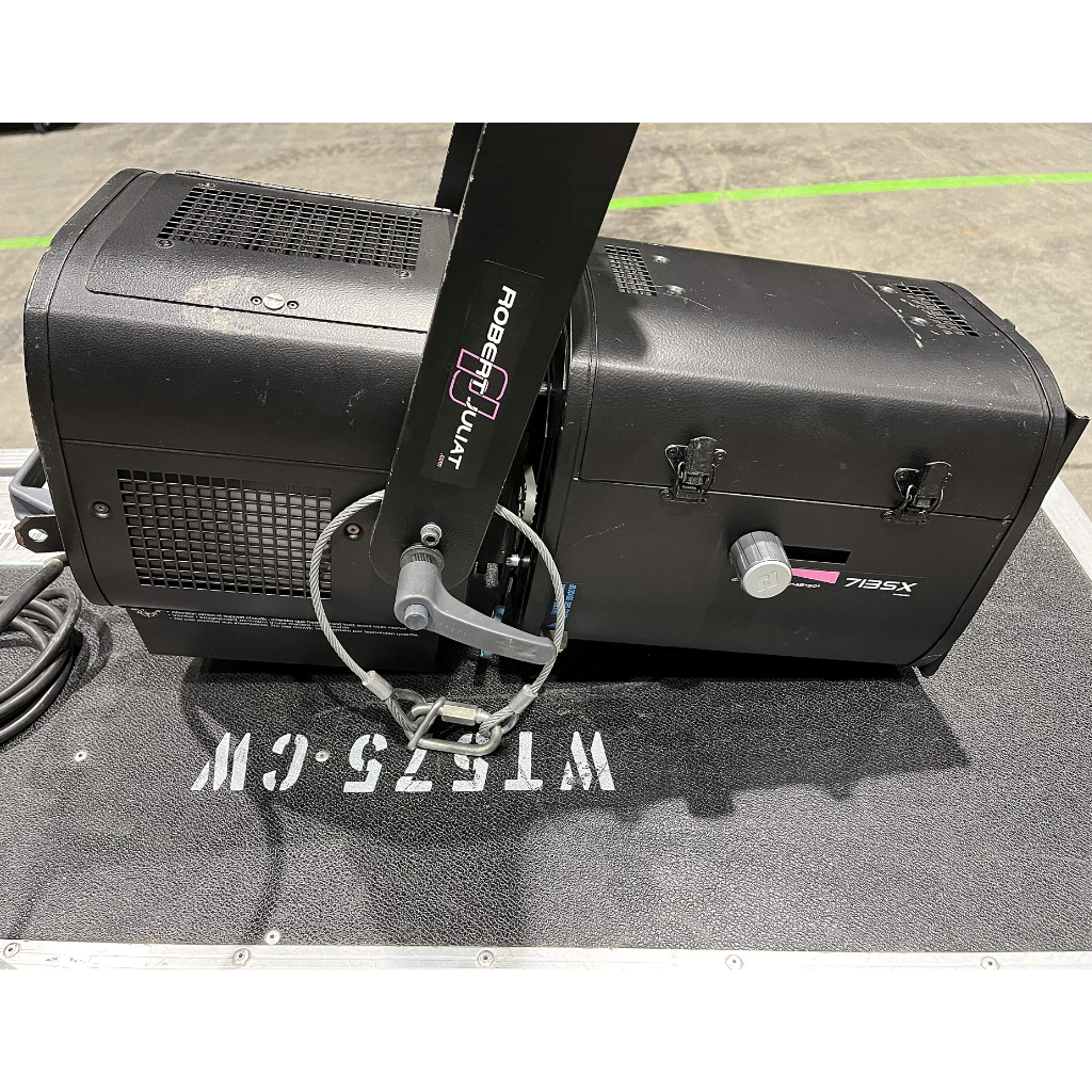 Robert Juliat 713 SX2 29-50° 2 KW Zoom Profile