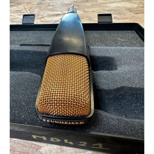 Sennheiser MD 421 cardioid mic