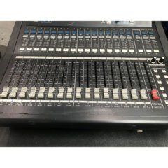 Yamaha LS9-16 digital mixing console