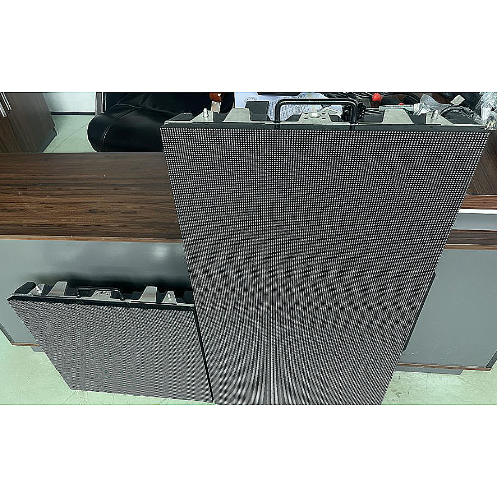Gloshine Beyonder Series Curved outdoor 3.9 mm LED walls