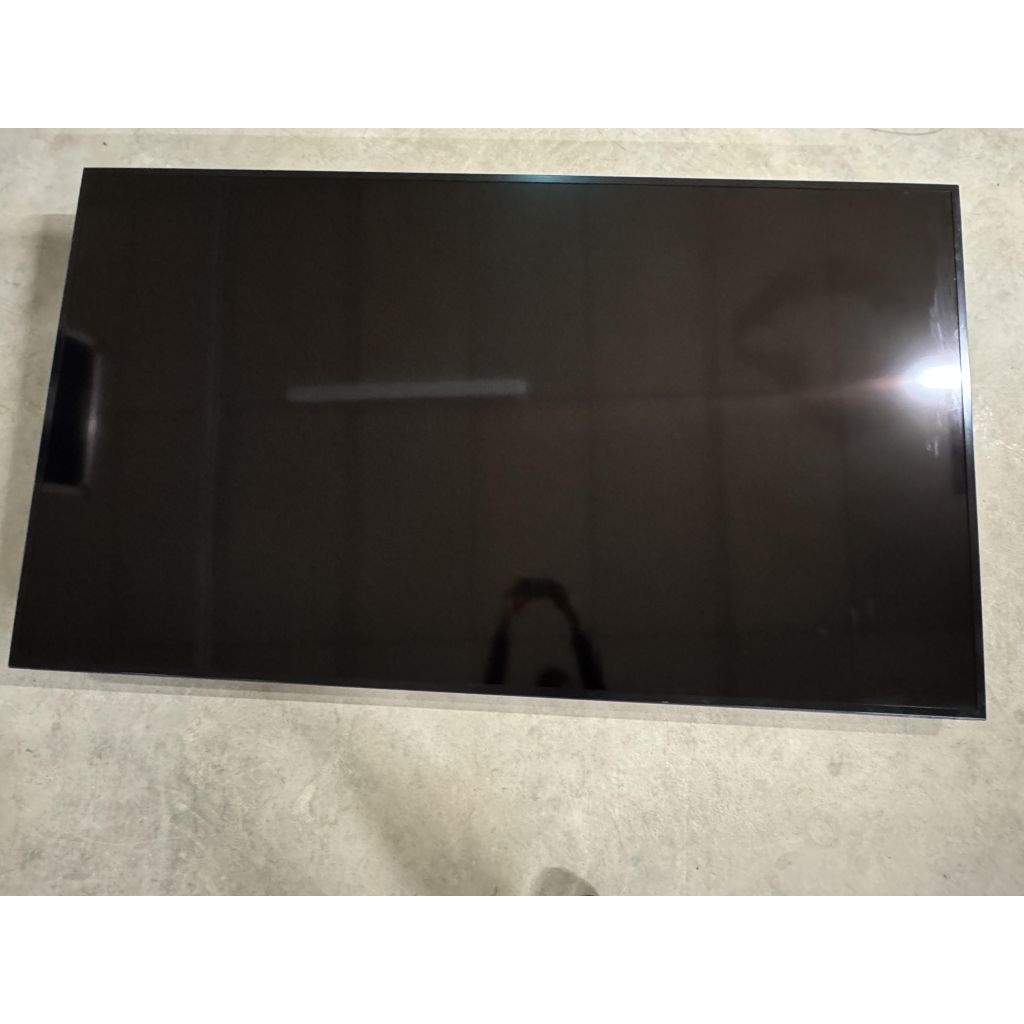 Samsung DM82D 82" LCD Display