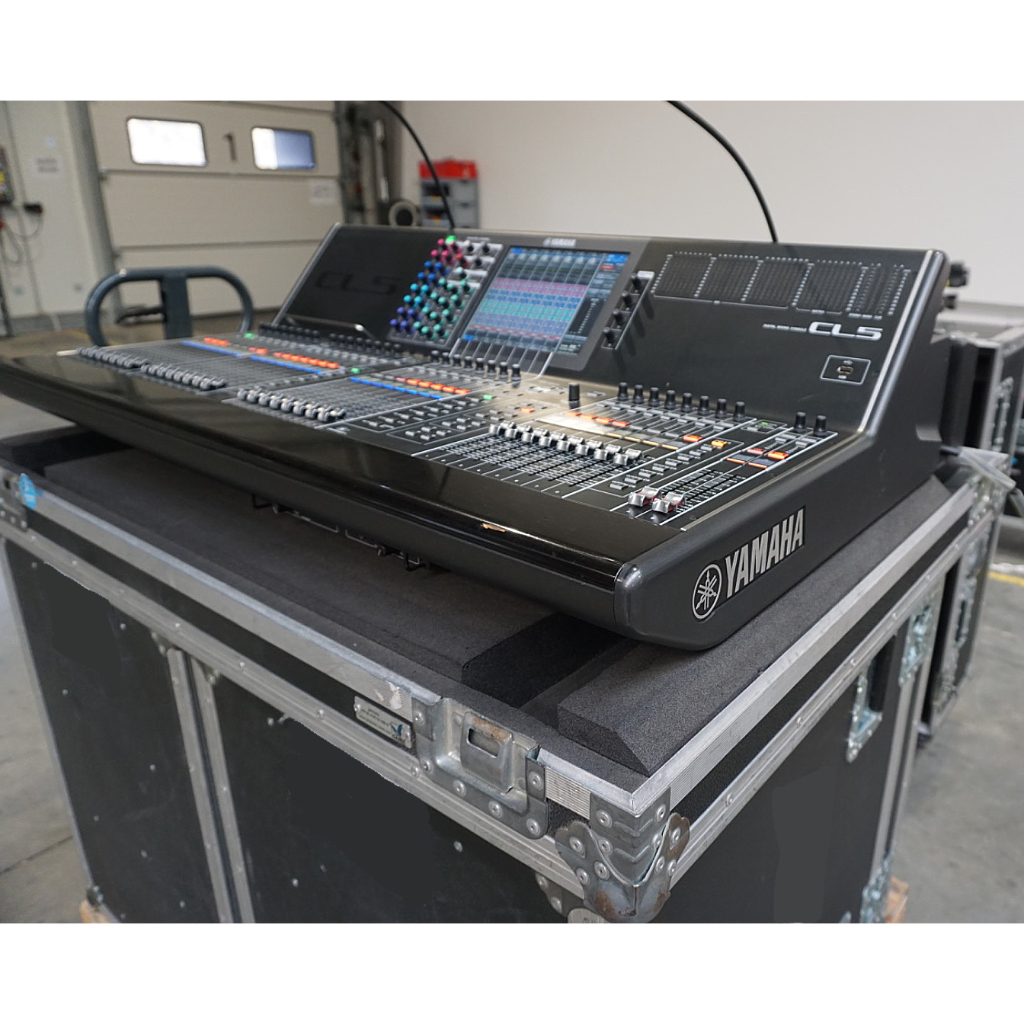 Yamaha CL5 Digital Mixing Console