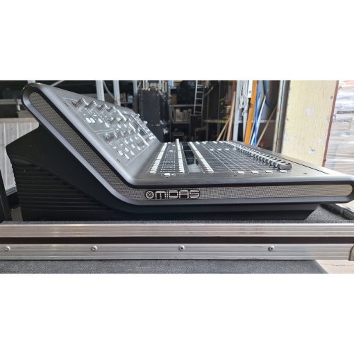 Midas M32 LIVE Digital Mixing Console