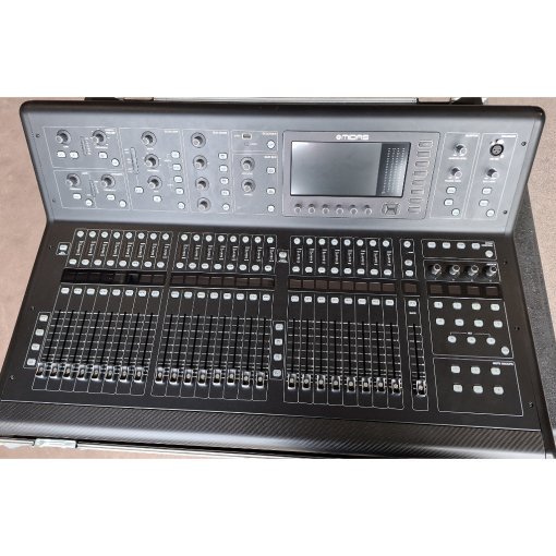 Midas M32 LIVE Digital Mixing Console