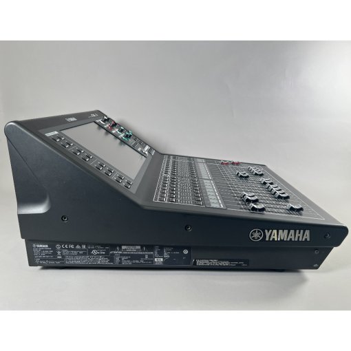 Yamaha-QL1-3
