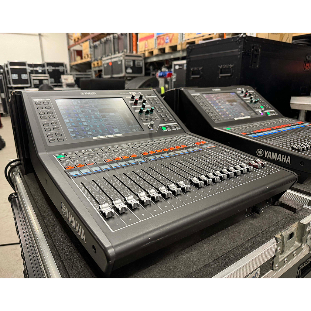 Yamaha QL1 Digital Mixing Console and RIO-D Package