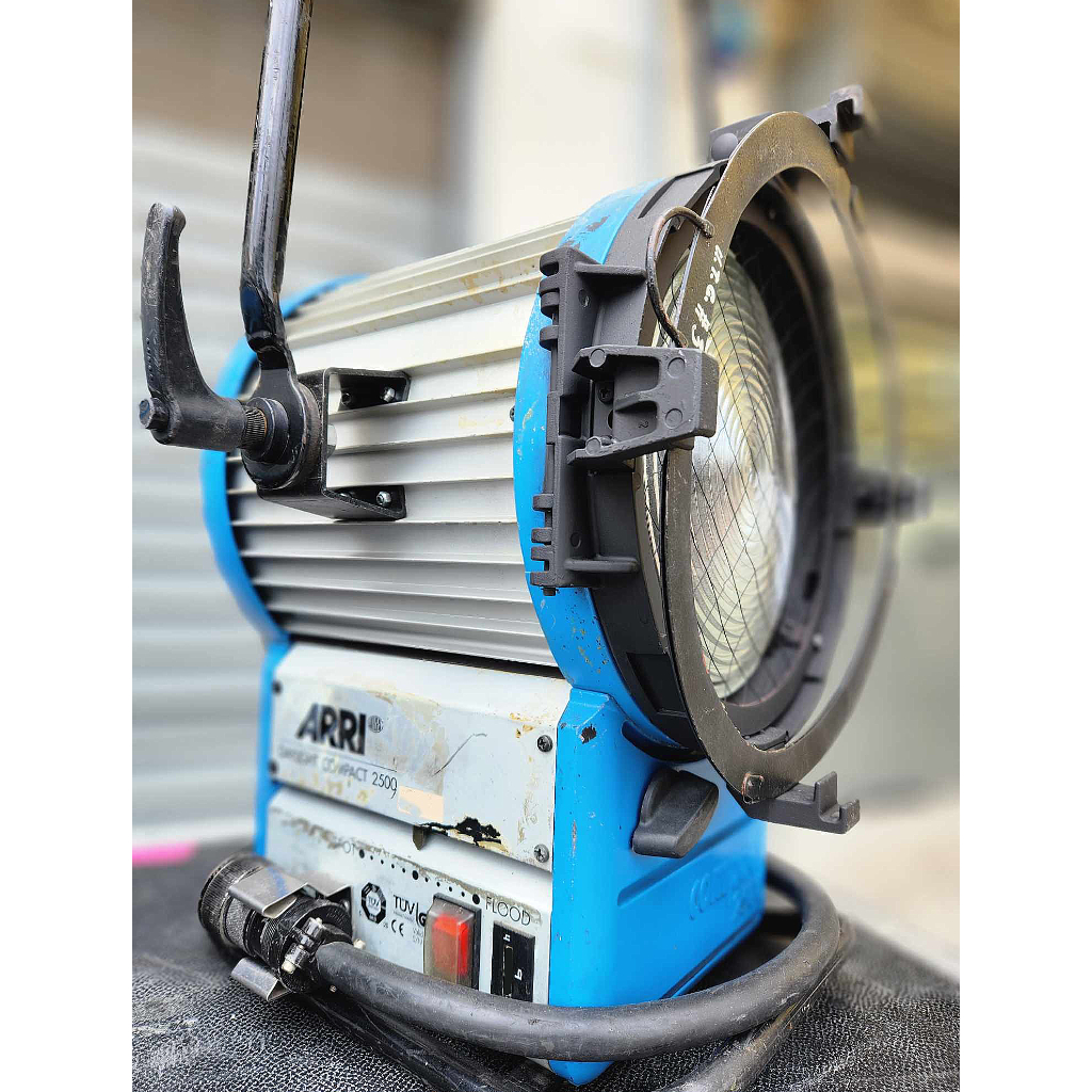 Arri Shutter Compact 2500 Lighting Fixture
