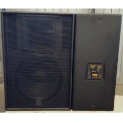 Martin-Audio-AM15-Stadium-Series-Speaker-set