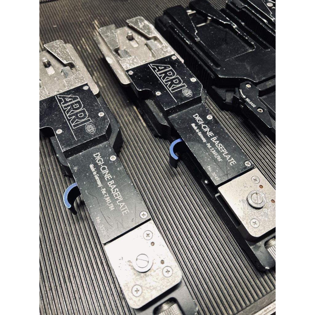 Quick release plates
