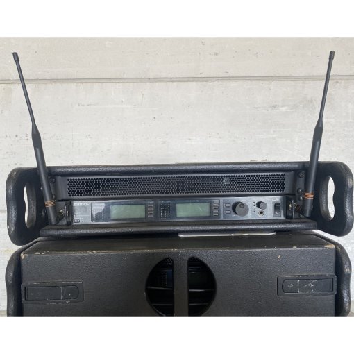 Shure UR4D UHF Dual Wireless Receiver
