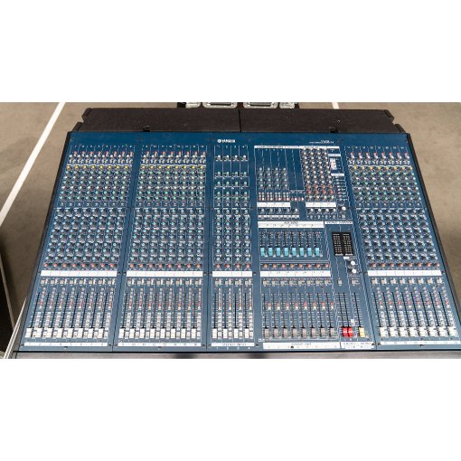 Yamaha IM8 analog mixing console