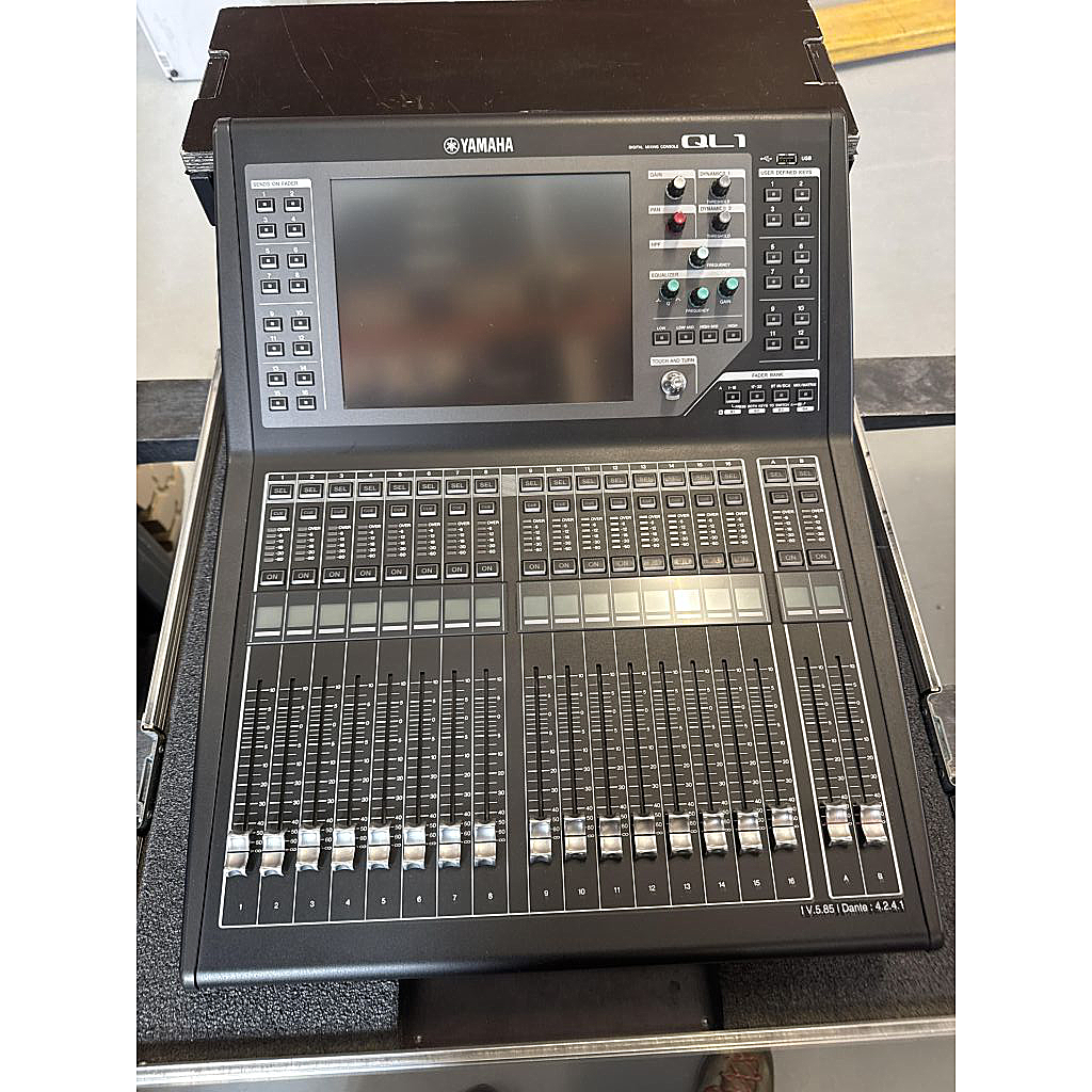 Yamaha QL1 Digital Mixing Console