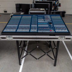 Yamaha IM8 analog mixing console