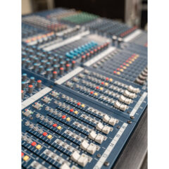 Yamaha IM8 analog mixing console