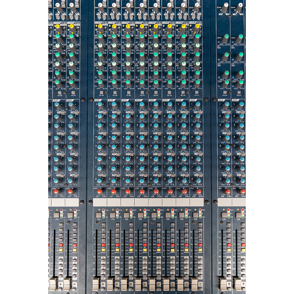 Yamaha IM8 analog mixing console