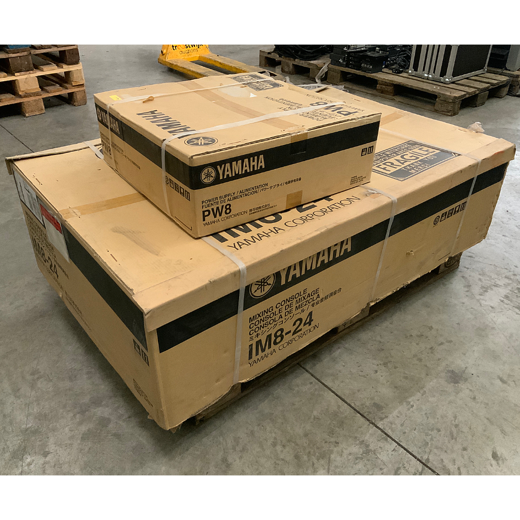 Yamaha IM8 analog mixing console