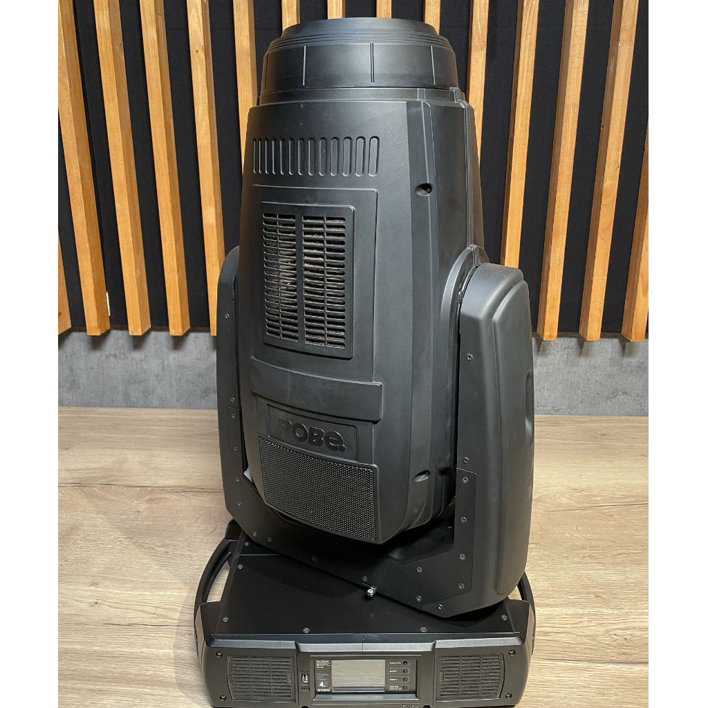Robe BMFL Blade