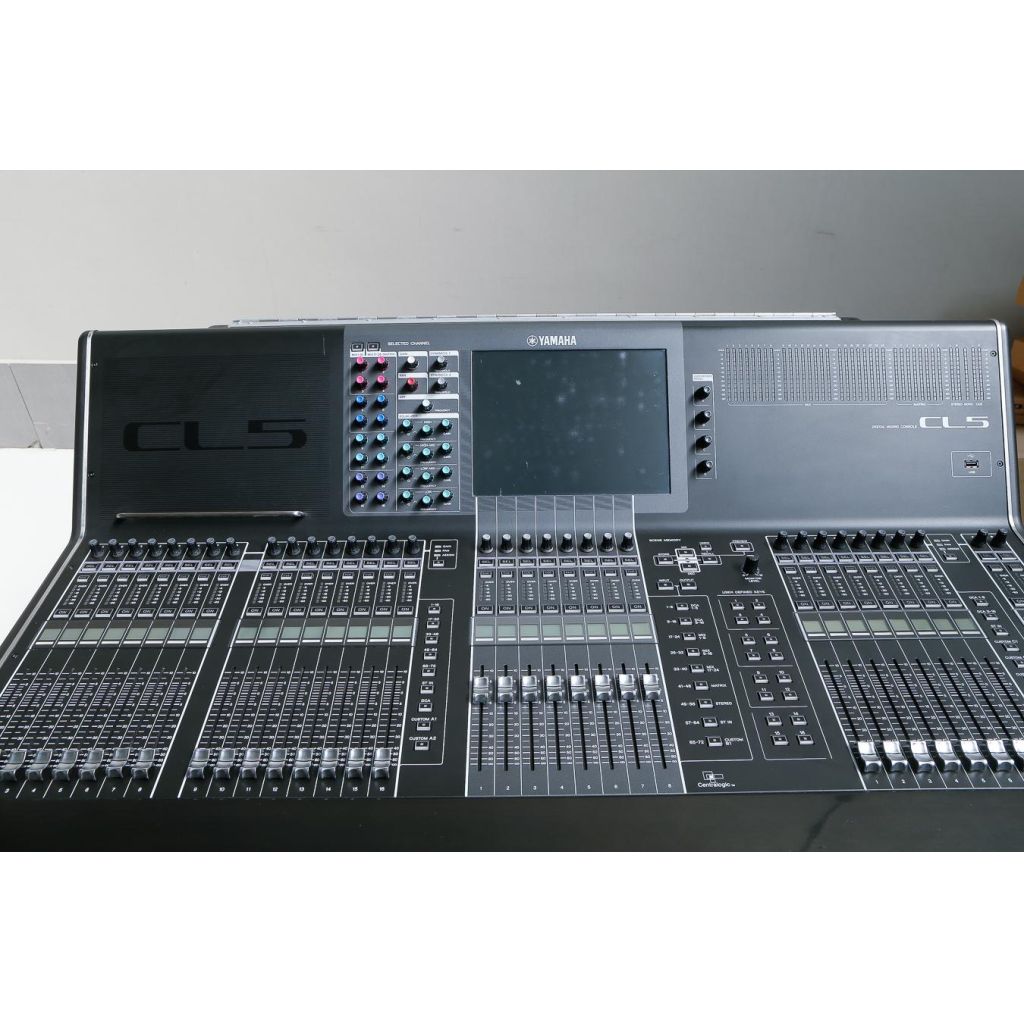 Yamaha CL-5 mixing surface