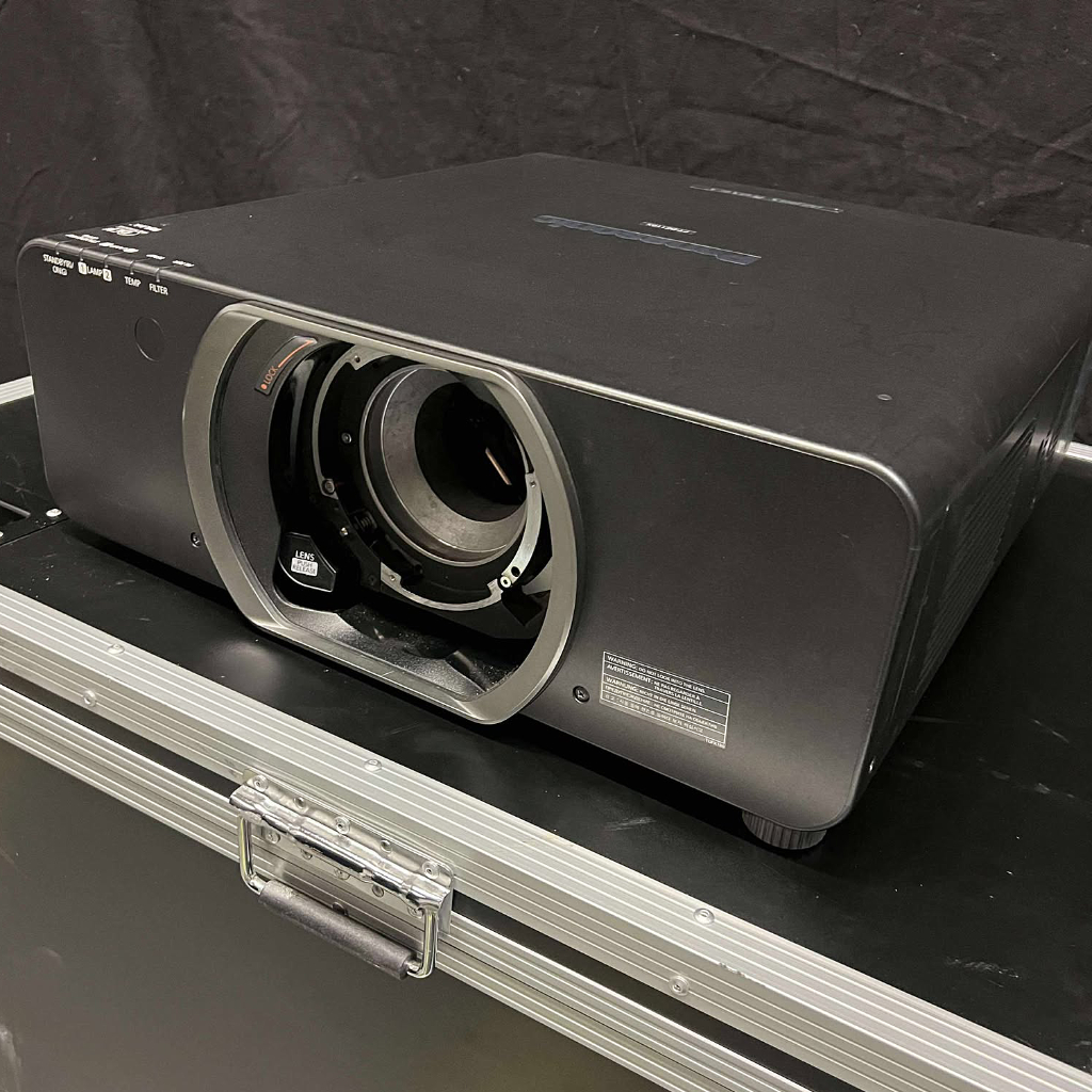 Panasonic PT-DZ110E