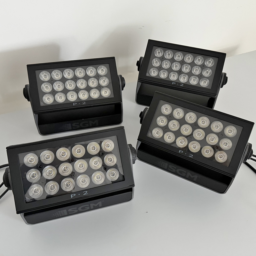 SGM P-2 RGBW LED Wash Light 15° Package