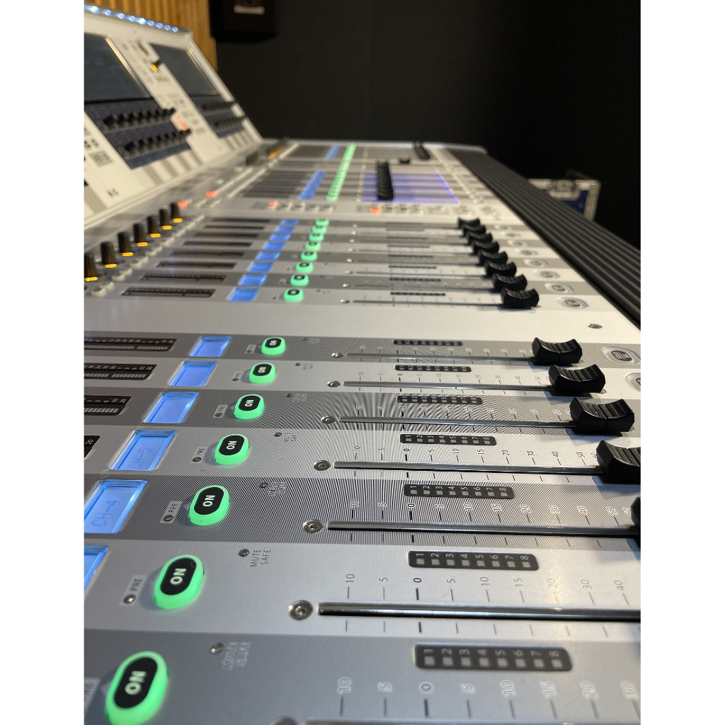 Soundcraft VI400 System