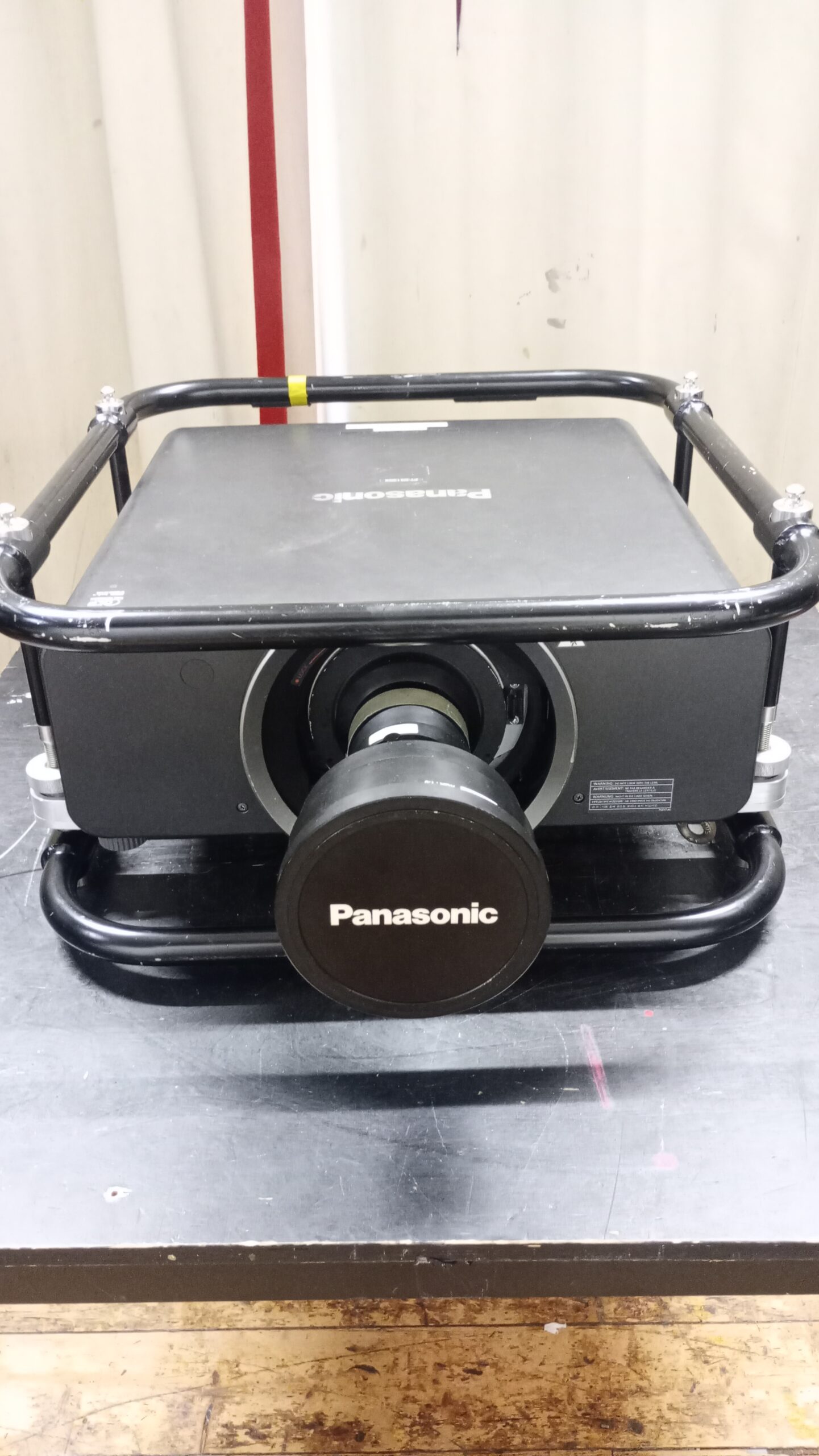 Panasonic DS100x SXGA+ in flying/stacking frame