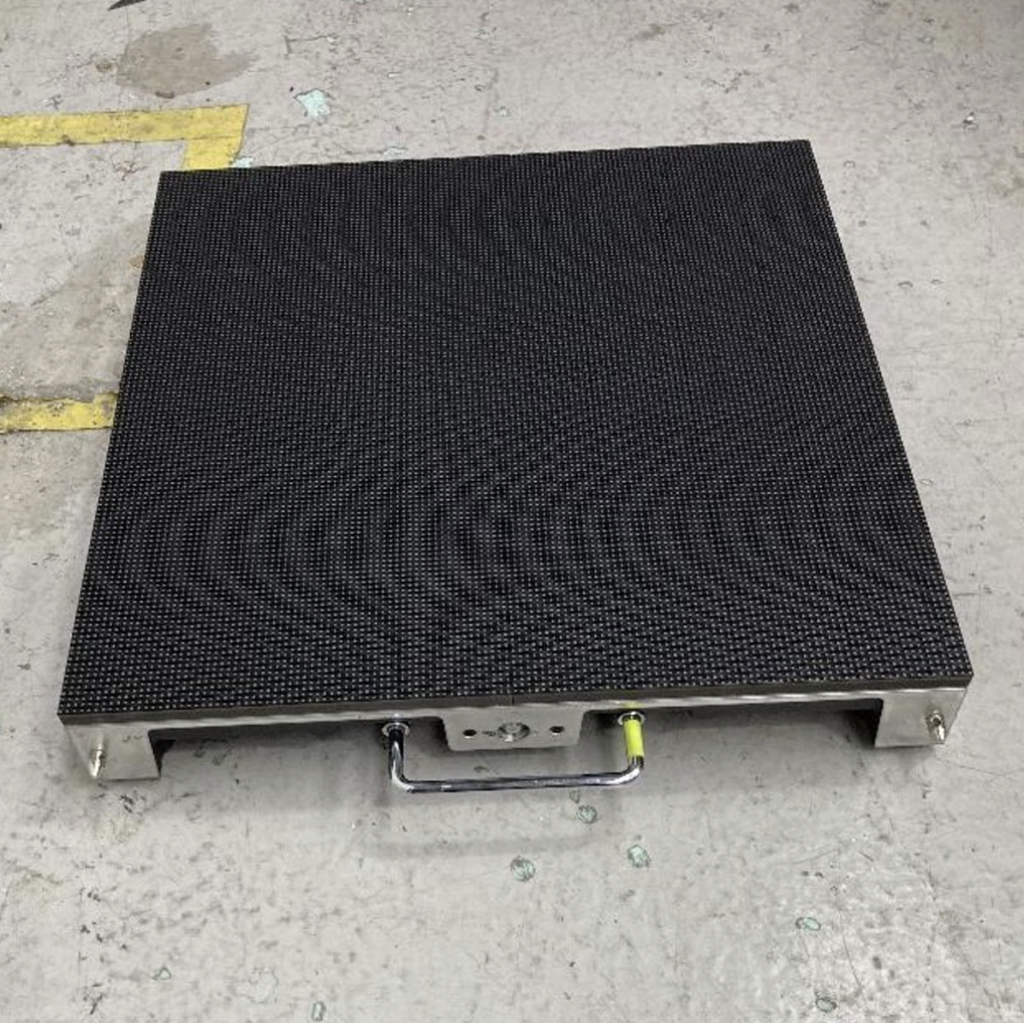 Used Unilumin Utile III 03 3.9mm Indoor LED Wall Package for sale