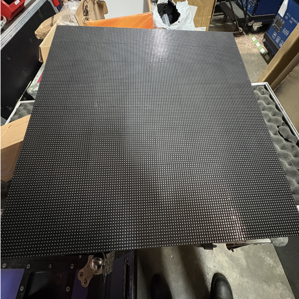 Used YSLV R4 LED Screen 4M x 2.3M, 4.5mm for sale